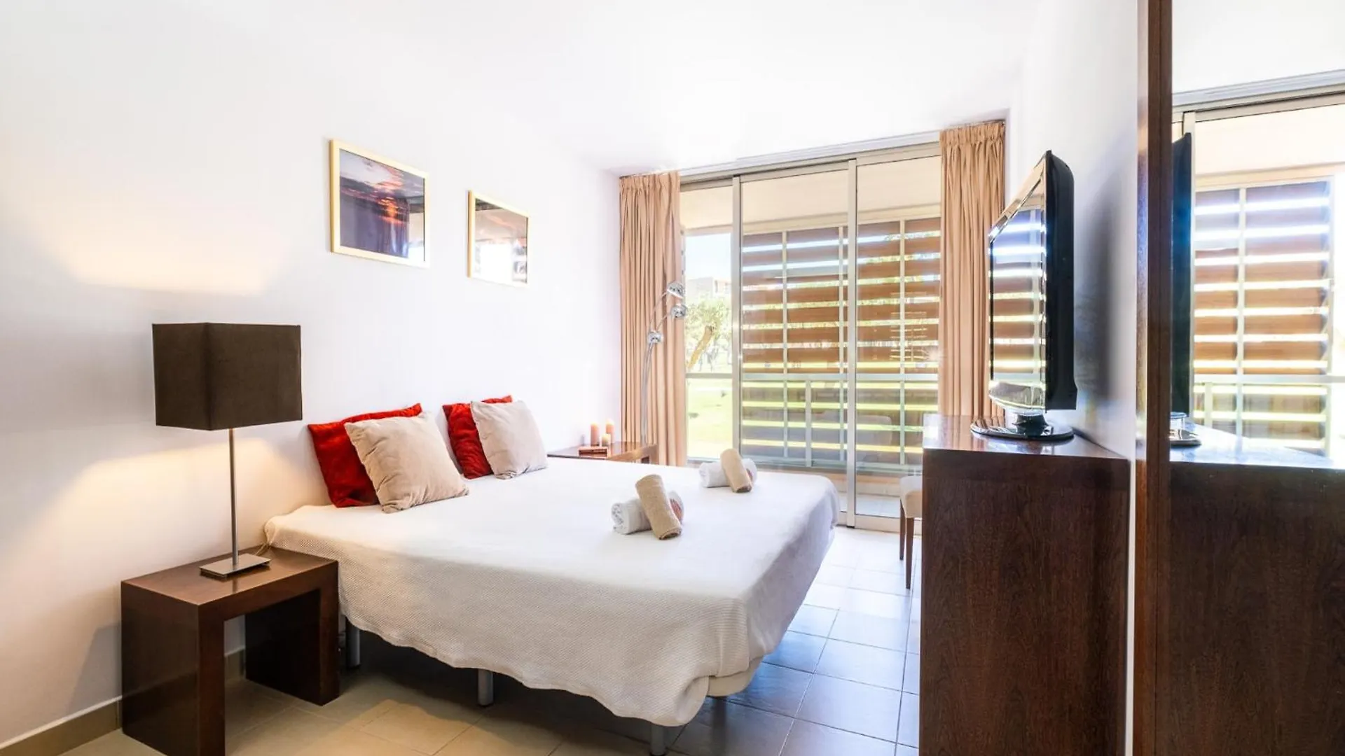 Stylish Salgados Escape Apartment Albufeira