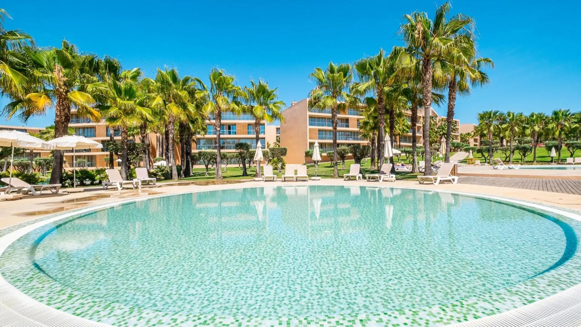 Stylish Salgados Escape Apartment Albufeira